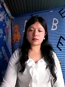 lisa-bae00 online show from April 12, 2026, 12:32 pm