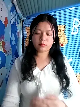 lisa-bae00 online show from April 16, 2026, 12:06 pm