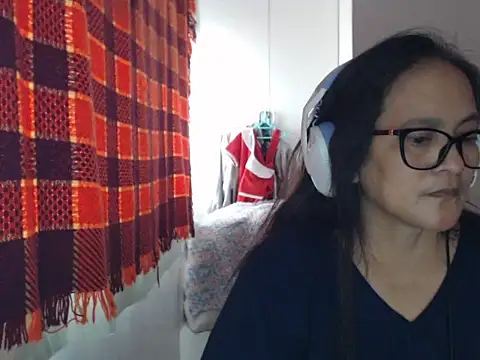 Kinkybela2025 online show from May 18, 2026, 6:52 am