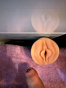 iCum uCum online show from October 25, 2025, 2:56 pm