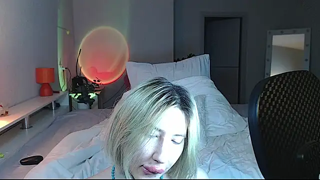 AuroraKeepFuck online show from June 8, 2026, 10:21 pm