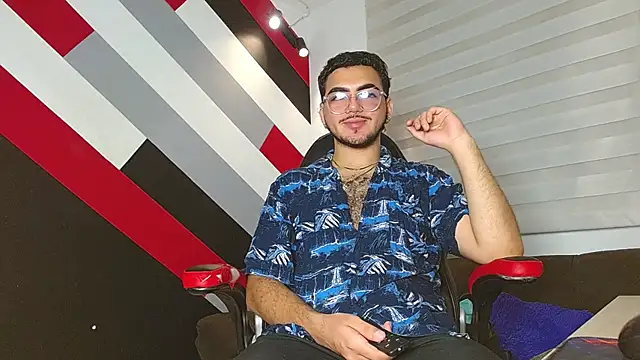 Snapshot of Zac_Golden chatting on June 2, 2026, 12:18 pm Zac Golden online show from June 2, 2026, 12:18 pm