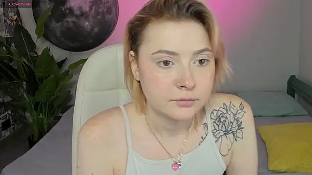 LaylaCookies online show from November 18, 2025, 6:07 am