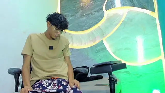 Snapshot of Sex_Boy_33_ chatting on October 27, 2025, 4:16 am Sex Boy 33 online show from October 27, 2025, 4:16 am