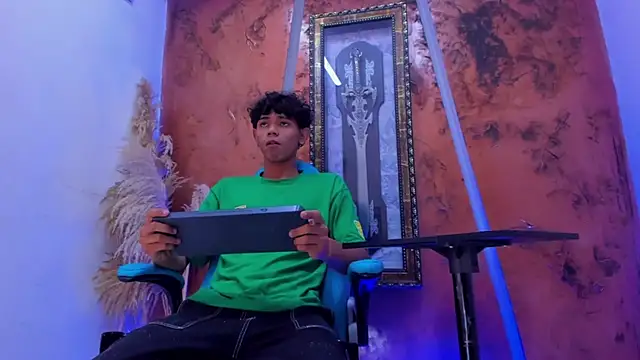 Snapshot of Sex_Boy_33_ chatting on October 30, 2025, 4:47 am Sex Boy 33 online show from October 30, 2025, 4:47 am