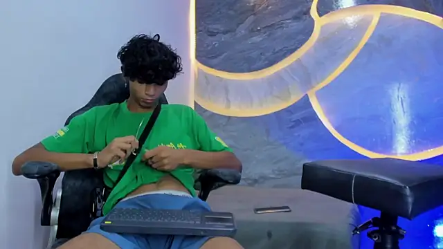 Snapshot of Sex_Boy_33_ chatting on November 2, 2025, 3:42 am Sex Boy 33 online show from November 2, 2025, 3:42 am