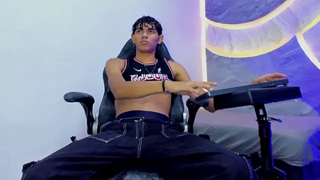 Snapshot of Sex_Boy_33_ chatting on November 9, 2025, 4:22 am Sex Boy 33 online show from November 9, 2025, 4:22 am