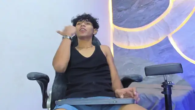 Snapshot of Sex_Boy_33_ chatting on November 15, 2025, 6:11 am Sex Boy 33 online show from November 15, 2025, 6:11 am