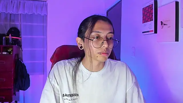 Snapshot of _Astrea_ chatting on February 20, 2026, 1:02 am Astrea online show from February 20, 2026, 1:02 am