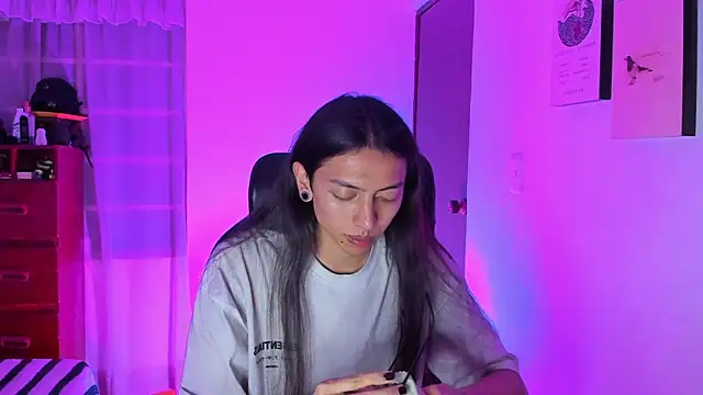 Snapshot of _Astrea_ chatting on March 3, 2026, 12:39 am Astrea online show from March 3, 2026, 12:39 am