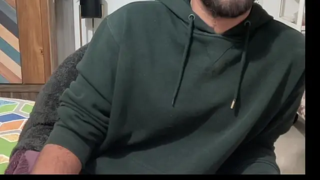 Snapshot of MakeMeAwareAah chatting on December 17, 2025, 12:44 pm MakeMeAwareAah online show from December 17, 2025, 12:44 pm