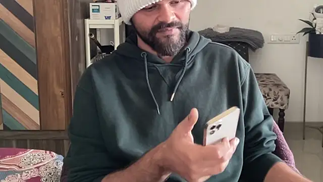 Snapshot of MakeMeAwareAah chatting on January 7, 2026, 5:43 am MakeMeAwareAah online show from January 7, 2026, 5:43 am