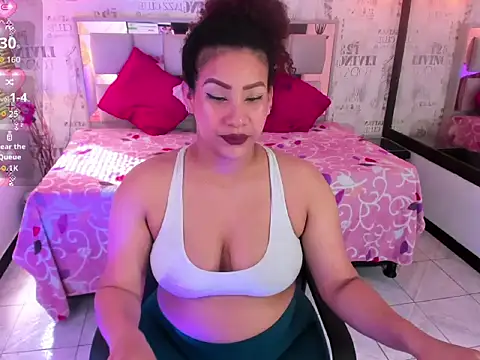 Snapshot of ROZZE_MILA chatting on November 13, 2025, 1:10 pm ROZZE MILA online show from November 13, 2025, 1:10 pm