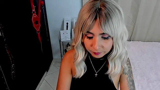 Emilyvalk  online show from February 25, 2026, 10:52 pm