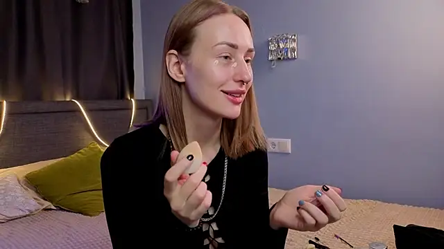 ZolaDickmann online show from November 6, 2025, 8:15 am