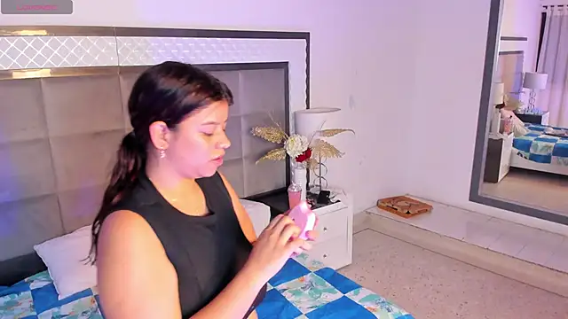 JoissMolli online show from November 18, 2025, 4:06 am