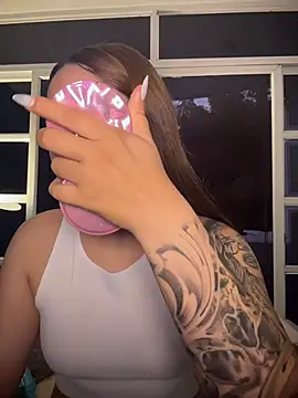 Snapshot of Beella1_ chatting on December 18, 2025, 11:38 am Beella1 online show from December 18, 2025, 11:38 am