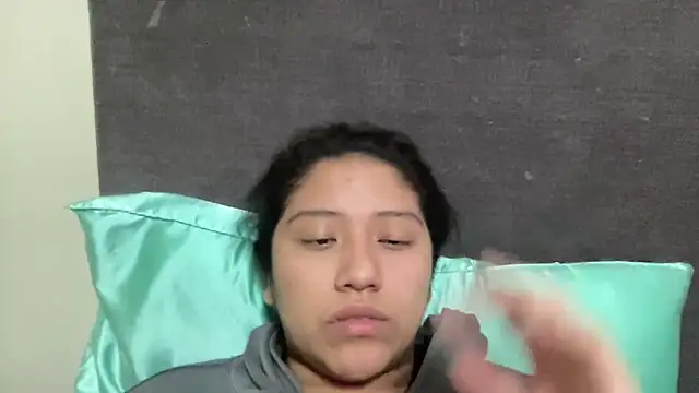 Snapshot of Kmiii21 chatting on October 22, 2025, 2:23 am Kmiii21 online show from October 22, 2025, 2:23 am