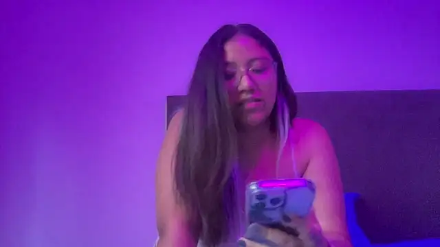 Kmiii21 online show from April 23, 2026, 9:50 pm