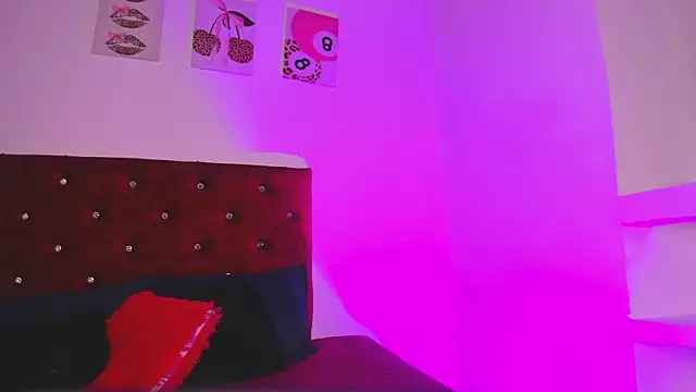 kittymonroe1 online show from July 17, 2026, 5:07 pm