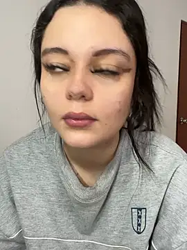 Snapshot of Selena_Roa chatting on February 12, 2026, 3:18 pm Selena Roa online show from February 12, 2026, 3:18 pm