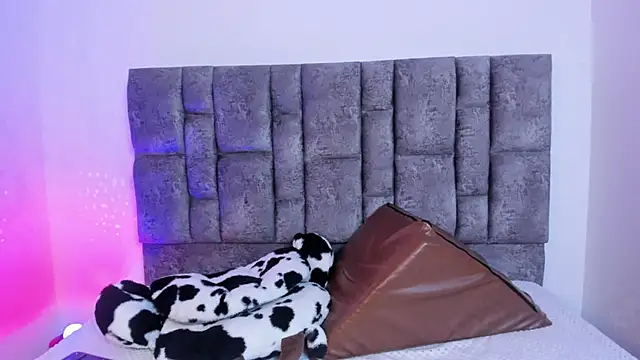 miah storm online show from November 14, 2025, 2:21 am