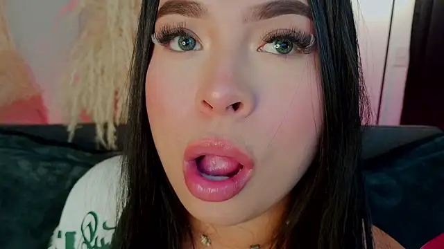 mia roux1 online show from January 13, 2026, 12:49 am