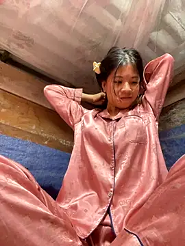 ninixinh online show from October 30, 2025, 1:01 pm