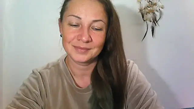 LucyTop online show from November 6, 2025, 9:15 pm