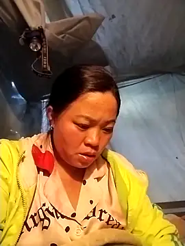 Nadia-a online show from November 18, 2025, 7:13 am