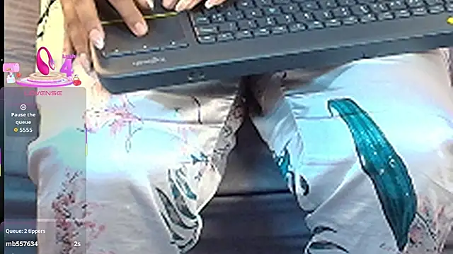 Sara liz000 online show from November 10, 2025, 9:03 pm