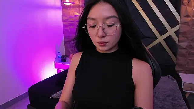 sydney miller  online show from February 18, 2026, 11:22 pm