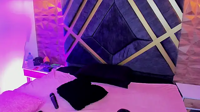 sydney miller  online show from April 17, 2026, 11:30 pm