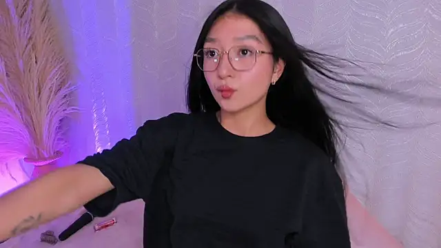 sydney miller  online show from July 26, 2026, 12:08 am