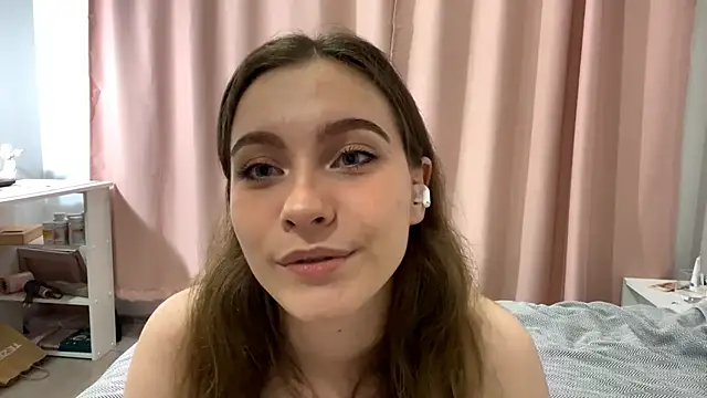 Kira Sanders online show from October 25, 2025, 5:08 pm