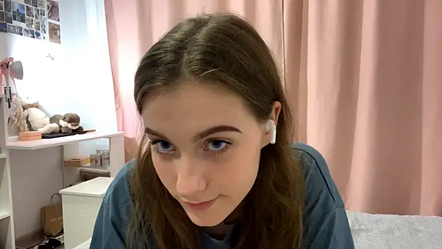 Kira Sanders online show from October 28, 2025, 5:04 pm