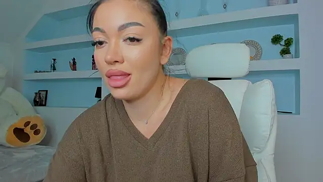 juliexxx online show from November 6, 2025, 7:04 pm