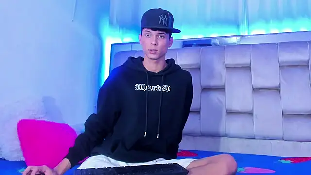 boyswantingplay online show from November 4, 2025, 8:08 pm