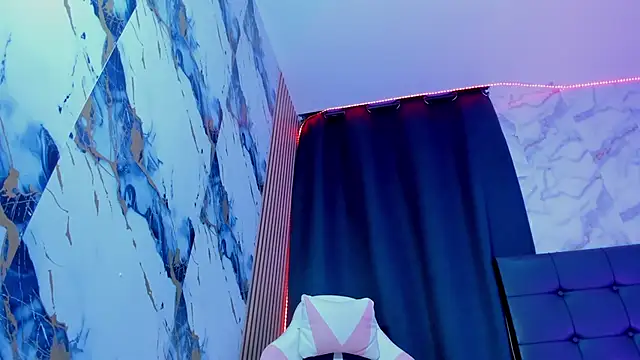 Scarlet DLuce online show from February 26, 2026, 8:57 am