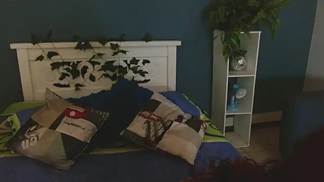 Samantha  Benet online show from February 12, 2026, 8:04 pm