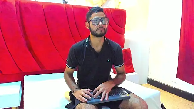 Snapshot of YEFERSON_SCOTT chatting on November 10, 2025, 7:13 pm YEFERSON SCOTT online show from November 10, 2025, 7:13 pm