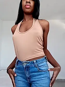 Im Camila  online show from December 17, 2025, 2:45 pm