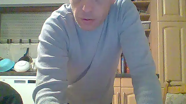 tommy3300 online show from November 6, 2025, 4:46 am