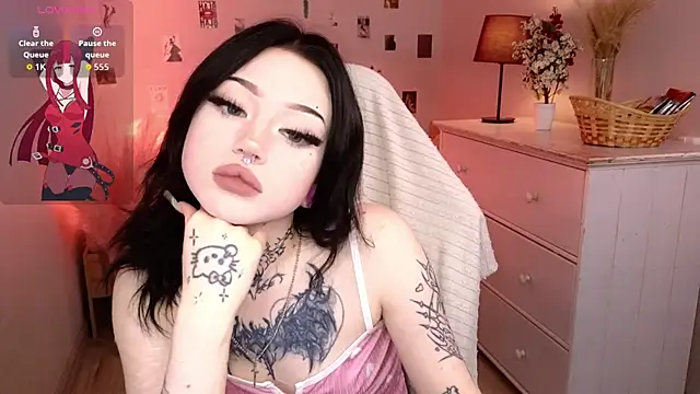 Emma Kirks online show from May 28, 2026, 12:35 pm