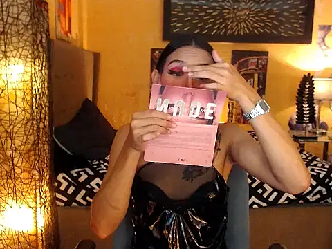 ElegantKellyUncutTS online show from October 31, 2025, 6:58 am