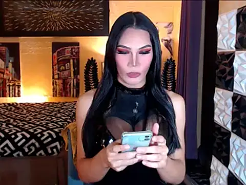 ElegantKellyUncutTS online show from November 1, 2025, 2:08 pm