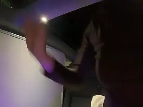 karenchaaan online show from November 5, 2025, 9:31 am