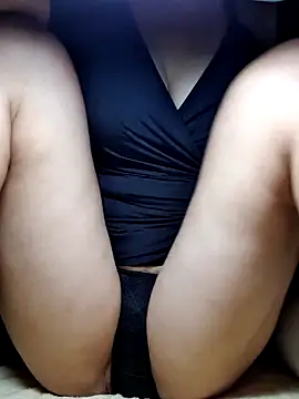 YennyeLa online show from October 27, 2025, 12:26 am