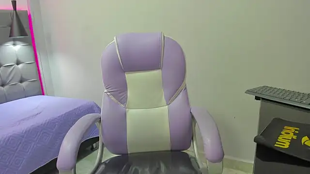 Alan Grey18 online show from October 25, 2025, 4:09 am