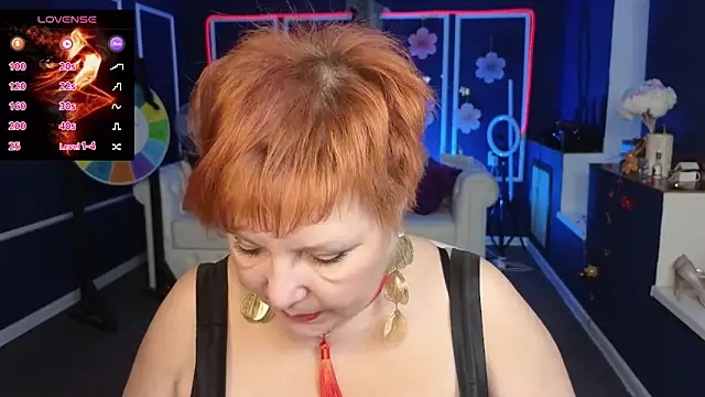 Kira Kirke online show from October 24, 2025, 9:17 am